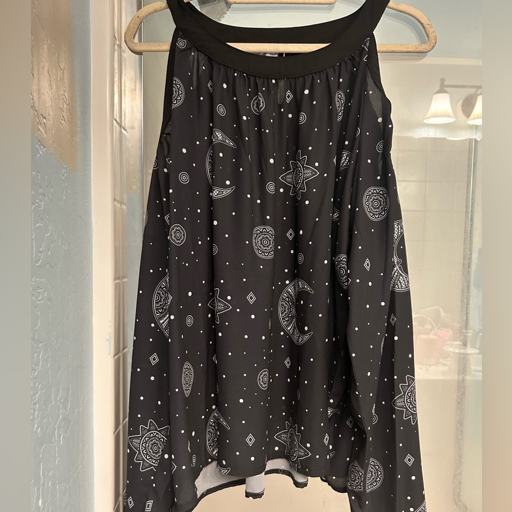 NWT Cold Shoulder Flowy Top
